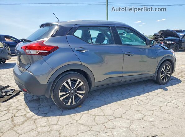 3N1CP5CUXJL542363 2018 NISSAN KICKS Gray Trasero derecho