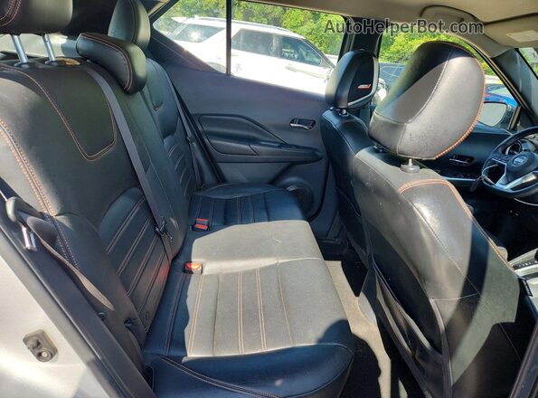 3N1CP5CUXKL503676 2019 NISSAN KICKS Silver უკანა სალონის ხედი