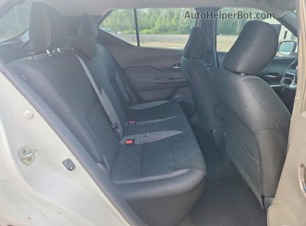 3N1CP5CUXKL508991 2019 NISSAN KICKS White Widok wnętrza z tyłu