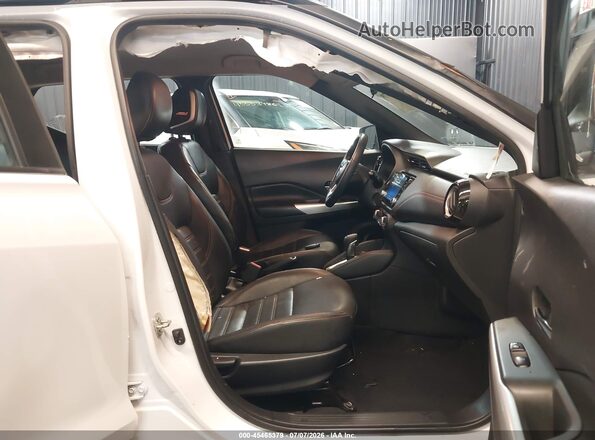 3N1CP5CUXKL519747 2019 NISSAN KICKS Белый Вид салона спереди