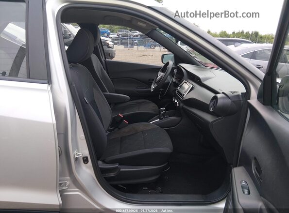 3N1CP5CUXKL536340 2019 NISSAN KICKS Silver Front interior view