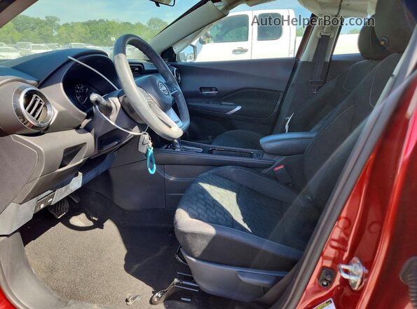 3N1CP5CV0PL543975 2023 NISSAN KICKS Красный Вид салона спереди