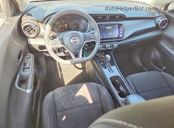 3N1CP5CV0PL543975 2023 NISSAN KICKS Красный Вид панели приборов