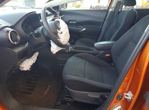 3N1CP5CV0PL572845 2023 NISSAN KICKS Orange Front interior view
