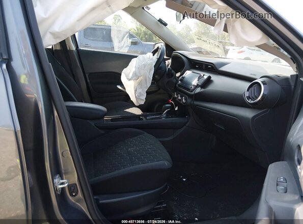 3N1CP5CV1PL480319 2023 NISSAN KICKS Серый Вид салона спереди