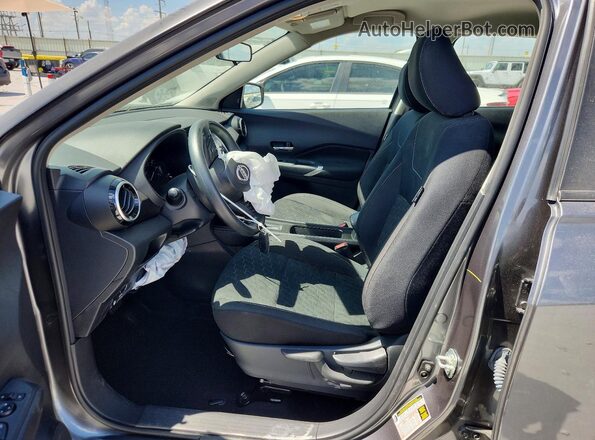 3N1CP5CV1RL560805 2024 NISSAN KICKS Gray Вид салону спереду