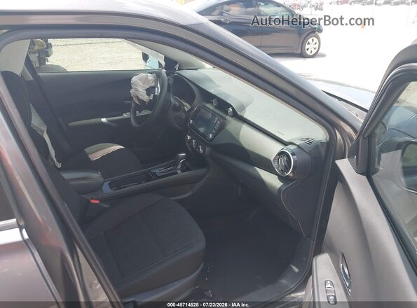 3N1CP5CV3PL518827 2023 NISSAN KICKS Серый Вид салона спереди