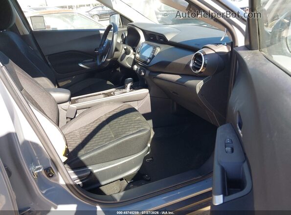 3N1CP5CV3PL554758 2023 NISSAN KICKS Серый Вид салона спереди