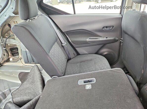 3N1CP5CV4RL577016 2024 NISSAN KICKS Gray Հետևի նստատեղերի տեսք