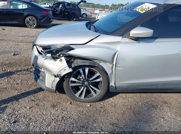 3N1CP5CV6LL479130 2020 NISSAN KICKS Silver Widok z przodu