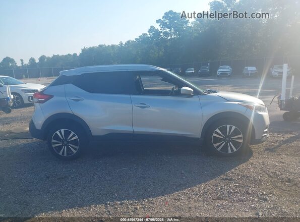 3N1CP5CV6LL479130 2020 NISSAN KICKS Silver Widok wnętrza z tyłu
