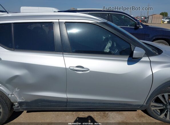 3N1CP5CV6LL526690 2020 NISSAN KICKS Silver Rear interior view
