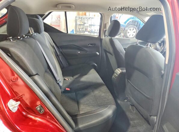 3N1CP5CV6PL508972 2023 NISSAN KICKS Red Widok tylnych siedzeń