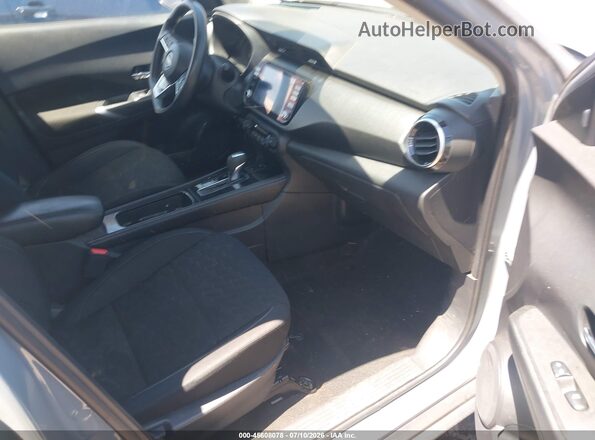 3N1CP5CV8NL523860 2022 NISSAN KICKS Gray Vista interior delantera