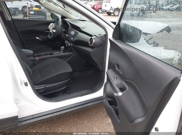 3N1CP5CV8PL564363 2023 NISSAN KICKS White Вид салону спереду