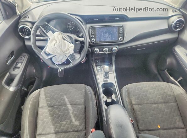 3N1CP5CV8RL492518 2024 NISSAN KICKS Gray Widok deski rozdzielczej