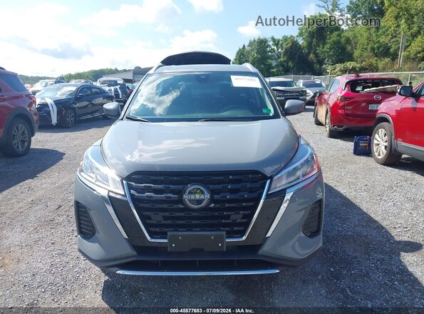 3N1CP5CV9RL545243 2024 NISSAN KICKS Gray Սալոնի հետևի տեսք