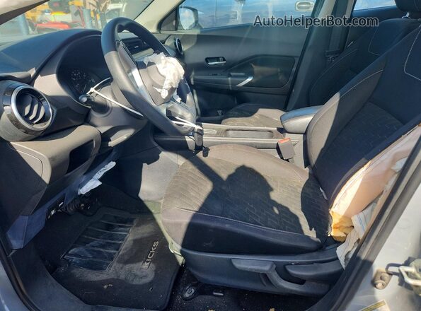 3N1CP5CVXNL506350 2022 NISSAN KICKS Gray Widok wnętrza z przodu