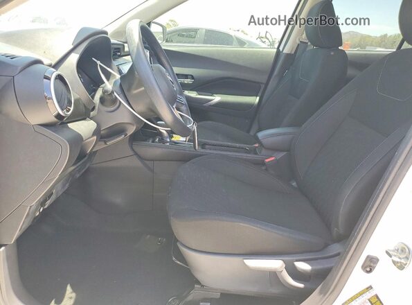 3N1CP5CVXPL517318 2023 NISSAN KICKS Белый Вид салона спереди