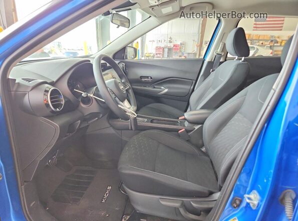 3N1CP5CVXPL537746 2023 NISSAN KICKS Blue Вид салону спереду