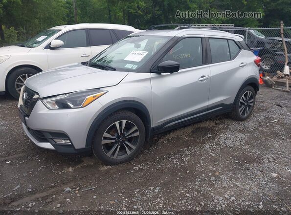 3N1CP5DV0LL524108 2020 NISSAN KICKS Silver Առջևի ձախ երեք քառորդ տեսարան