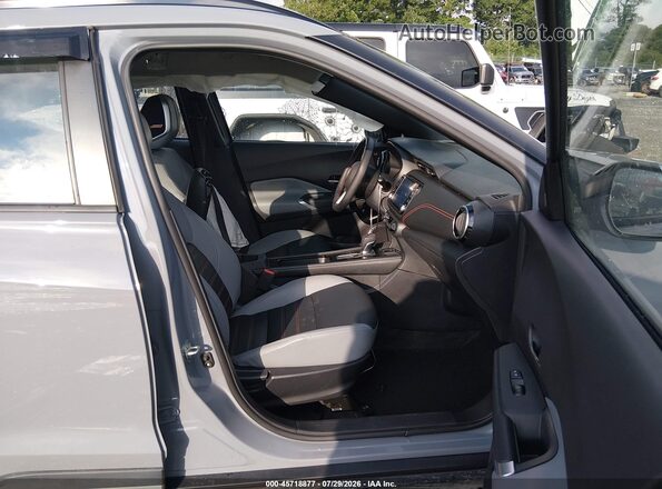 3N1CP5DV2PL486855 2023 NISSAN KICKS Серый Вид салона спереди