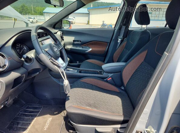 3N1CP5DV2RL532283 2024 NISSAN KICKS Gray Front interior view