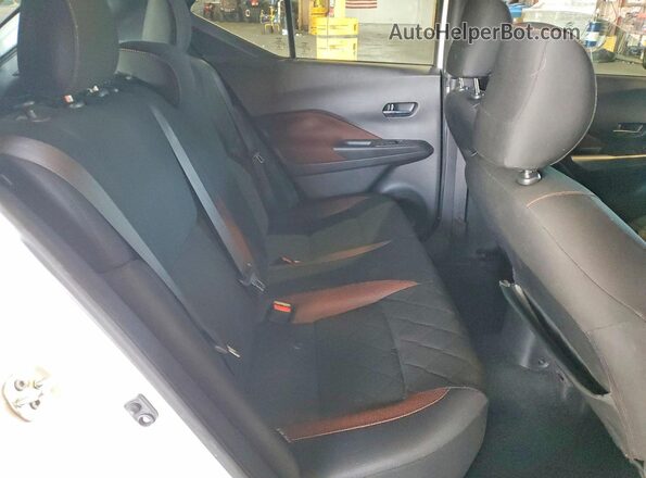 3N1CP5DV3LL543302 2020 NISSAN KICKS Белый Вид задней части салона