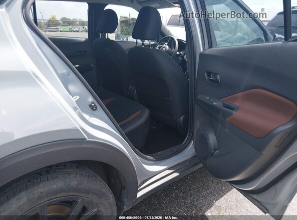 3N1CP5DV3RL486401 2024 NISSAN KICKS Gray Widok naklejki z numerem VIN