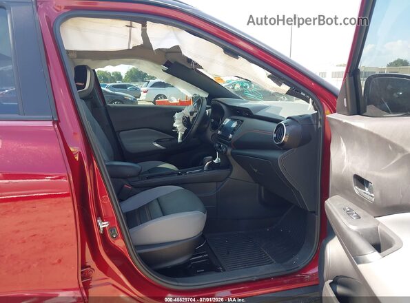 3N1CP5DV4PL532959 2023 NISSAN KICKS Красный Вид салона спереди