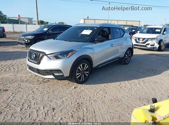 3N1CP5DV5LL483197 2020 NISSAN KICKS Silver წინა მარცხენა ხედი სამი მეოთხედიდან