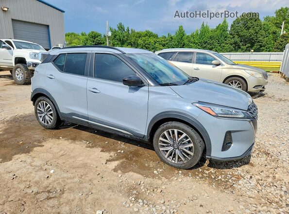 3N1CP5DV5ML497957 2021 NISSAN KICKS Серый Передняя правая четверть
