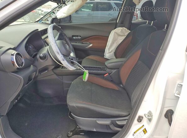 3N1CP5DV5PL528791 2023 NISSAN KICKS Белый Вид салона спереди