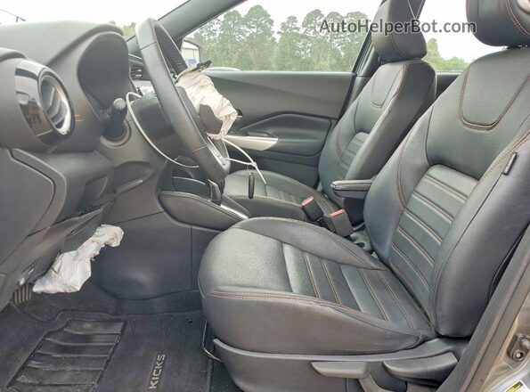 3N1CP5DV6LL539647 2020 NISSAN KICKS Gray Вид салону спереду