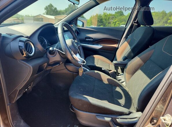 3N1CP5DV6LL548414 2020 NISSAN KICKS Gray Front interior view