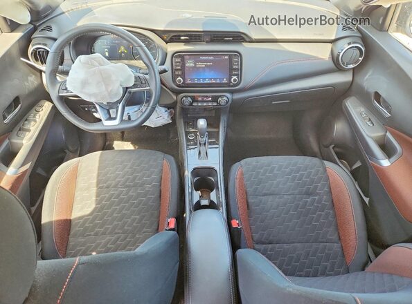 3N1CP5DV6RL538359 2024 NISSAN KICKS Gray წინა პანელის ხედი
