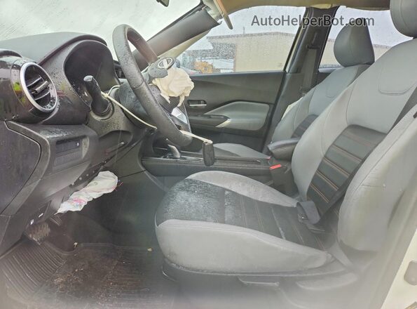 3N1CP5DV6RL550947 2024 NISSAN KICKS White Front interior view