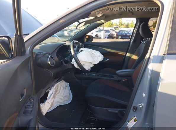 3N1CP5DV7NL514758 2022 NISSAN KICKS Silver წინა სალონის ხედი