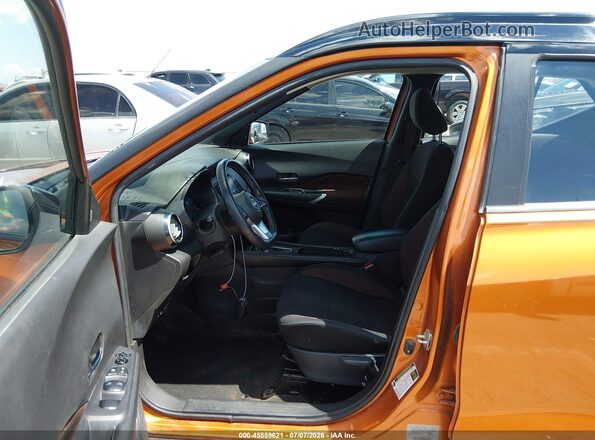 3N1CP5DV7PL497107 2023 NISSAN KICKS Orange Front interior view