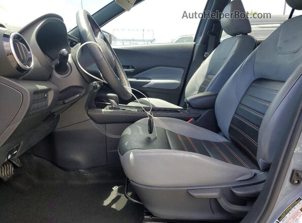 3N1CP5DV7PL500362 2023 NISSAN KICKS Silver Vista interior delantera
