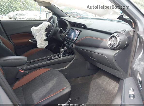 3N1CP5DV8RL511275 2024 NISSAN KICKS Gray Вид салону спереду