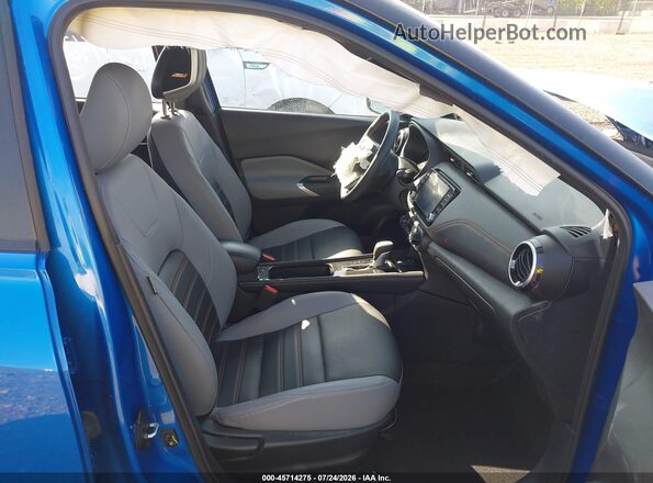 3N1CP5DV8RL568009 2024 NISSAN KICKS Синий Вид салона спереди