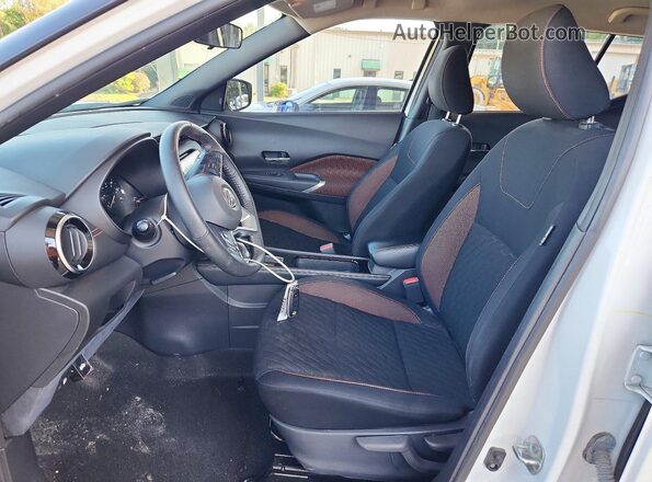 3N1CP5DVXNL479682 2022 NISSAN KICKS White Front interior view