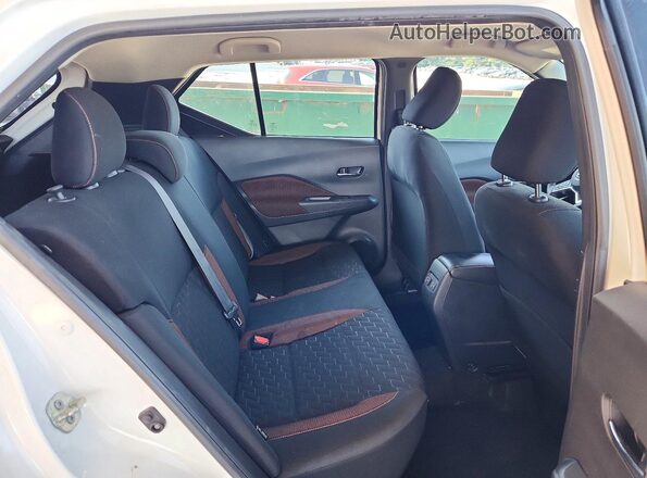 3N1CP5DVXNL479682 2022 NISSAN KICKS White Rear interior view