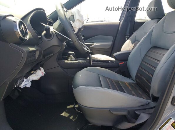 3N1CP5DVXRL564611 2024 NISSAN KICKS Gray Vista interior delantera