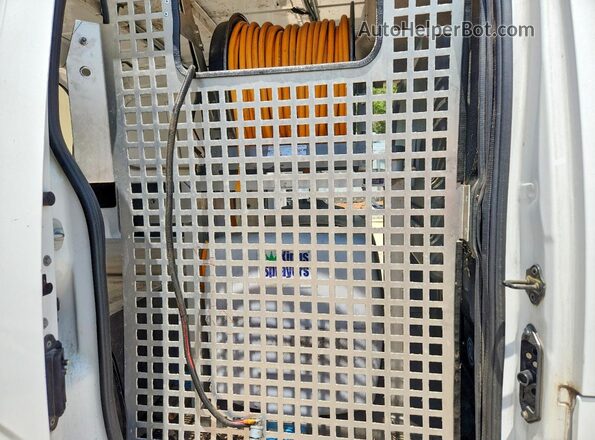 3N6CM0KN0MK695375 2021 NISSAN NV200 White Widok wnętrza z tyłu