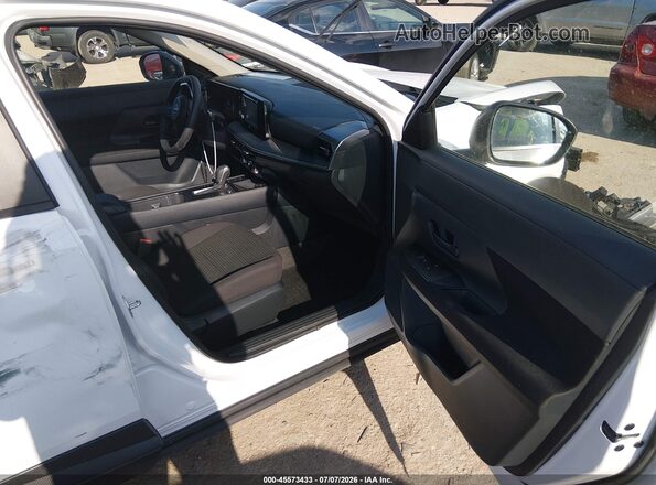 3N8AP6BB3SL322918 2025 NISSAN KICKS Белый Вид салона спереди