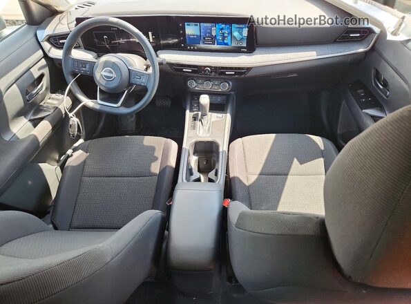 3N8AP6BE3TL368745 2026 NISSAN KICKS Серый Вид панели приборов