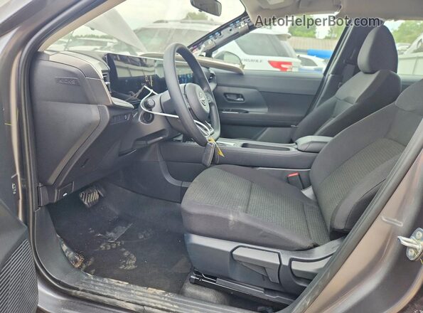 3N8AP6BE3TL368745 2026 NISSAN KICKS Серый Вид салона спереди