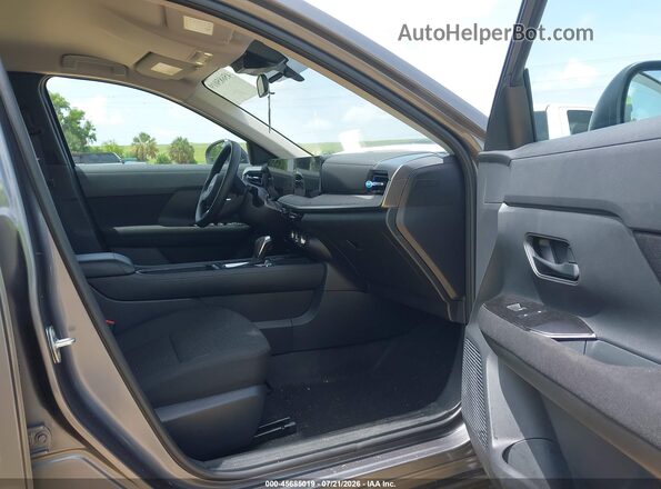 3N8AP6BE8TL358633 2026 NISSAN KICKS Gray Front interior view